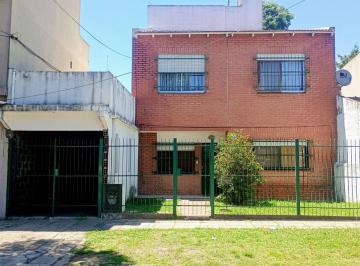 Casa de 9 ambientes, Tres de Febrero · Casa Ideal 2 Familias 6 Habitaciones Lote 10 X 30 Garage 2 Autos Fondo Libre Quincho Parrilla
