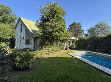 Casa · 120m² · 6 Ambientes · 2 Cocheras · Casa en golfer'S