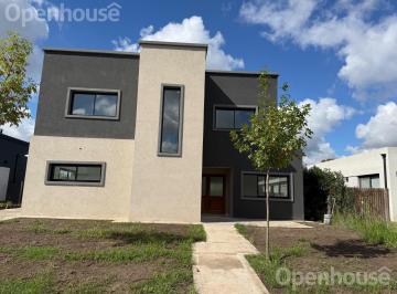 Casa · 210m² · 6 Ambientes · 2 Cocheras · Impecable Casa de 6 Ambientes en Barrio San Pablo! Posibilidad de Financiación
