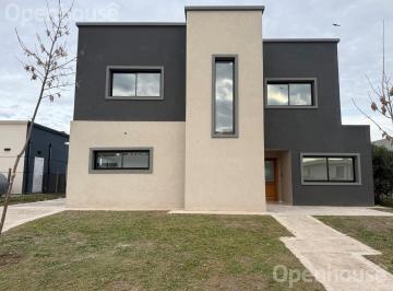 Casa · 210m² · 6 Ambientes · 2 Cocheras · Impecable Casa de 6 Ambientes en Barrio San Pablo! Posibilidad de Financiación con un 40%