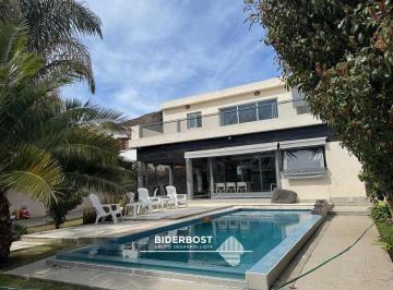 Casa · 270m² · 6 Ambientes · 2 Cocheras · Casa en Venta en Carlos Paz - Barrio Jose Muñoz