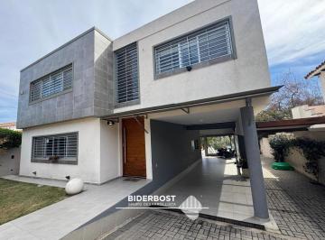 Casa · 270m² · 6 Ambientes · 2 Cocheras · Casa en Venta en Carlos Paz