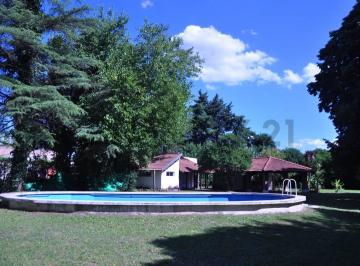 Casa · 74m² · 2 Ambientes · 4 Cocheras · Casa Quinta en Carmen de Areco