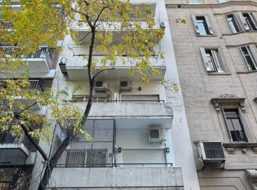 Departamento de 2 ambientes, Recoleta · Techos Altos, Balcón, Edificio Racionalista, Toilette, a Nuevo.
