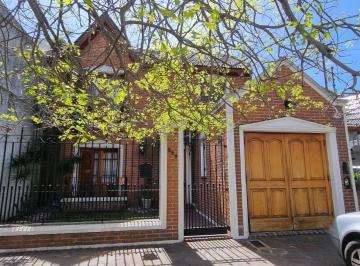 Casa · 160m² · 4 Ambientes · 1 Cochera · Casa en Lanús Oeste