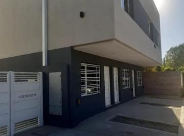 Casa · 76m² · 3 Ambientes · 1 Cochera · Venta Dx de 2 Habitaciones - Plottier