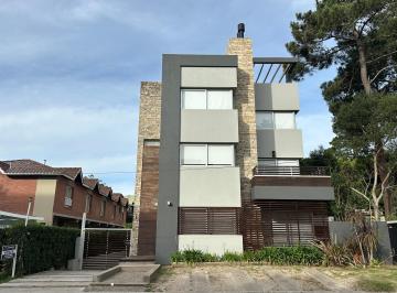 Casa · 78m² · 2 Dormitorios · 1 Cochera · Pinamar Duplex con Terrazas - Complejo Sirum con Piscina