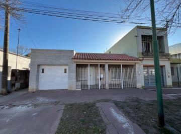 Casa · 114m² · 2 Dormitorios · 2 Cocheras · Casa en Barrio 9 de Julio