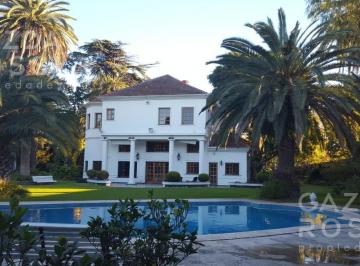 Casa · 700m² · 4 Ambientes · 4 Cocheras · Espectacular Mansion de Epoca en Monte Grande