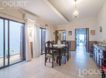 Casa · 205m² · 7 Ambientes · 1 Cochera · Venta Casa Tres Dorm. con Cochera en Santa Fe