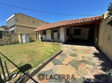 Casa · 104m² · 3 Ambientes · 1 Cochera · Casa Lote Propio 3 Amb en Villa Adelina Apto Credito