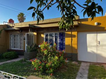 Casa de 6 ambientes, Córdoba · Vendo - Zona Sur - Casa 3 Dorm con Gran Terreno y Mucho Espacio!