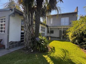 Casa · 212m² · 4 Ambientes · 1 Cochera · Venta Casa de 4 Ambientes con Parque Barrio Los Tilos