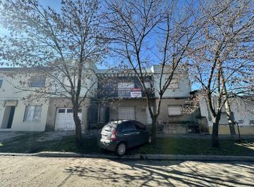 Casa · 245m² · 5 Ambientes · Casa en Venta Estilo PH, de 2 Dorm.. Balcón Al Frente. Centro Campana