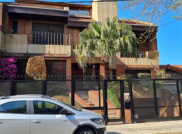 Casa · 350m² · 4 Ambientes · 3 Cocheras · Casa Chalet en Venta 6 Amb con Patio y Pileta Olivos Golf