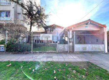Casa · 227m² · 5 Ambientes · 2 Cocheras · Venta Casa 5 Ambientes Moreno Centro Apta Credito Escuchamos Oferta