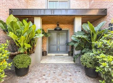 Casa · 550m² · 6 Ambientes · 1 Cochera · Casa en Venta, 5 Dorm. en Las Lomas de San Isidro, con Parrilla y Escritorio