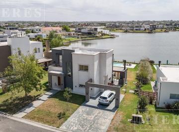 Casa · 170m² · 4 Ambientes · Casa en Alquiler Anual en San Sebastián Área 7, a La Laguna