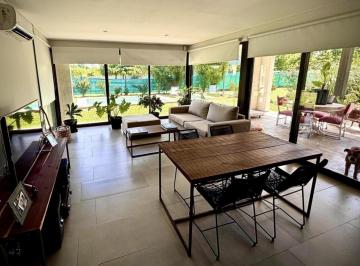 Casa · 140m² · 4 Ambientes · 4 Cocheras · Casa 4 Amb Pileta, Galeria y Parque en Barrio Cerrado Brujas