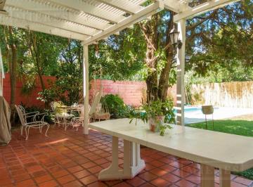Casa · 270m² · 5 Ambientes · 1 Cochera · Casa en Venta en El Barrio Tigre Chico con Cuatro Dorm., Jardín y Pileta