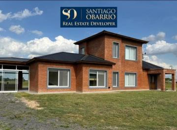Casa · 197m² · 4 Ambientes · Casa en Venta Estancia Benquerencia Sobre Chacra de 2,6 Hectáreas