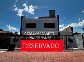 Casa · 256m² · 4 Ambientes · 1 Cochera · Casa en Venta Ubicado en Sarandí, Avellaneda, G. B. a. Zona Sur