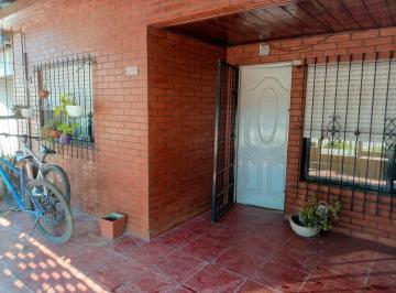 Casa · 132m² · 6 Ambientes · 2 Cocheras · Casa 4 Ambientes Muy Comoda + Departamento en Moreno