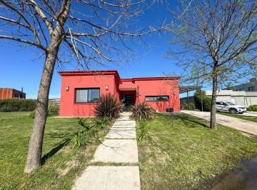 Casa · 160m² · 4 Ambientes · 2 Cocheras · Casa en Venta Casa