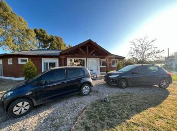Casa · 120m² · 3 Ambientes · 1 Cochera · Casa en Venta - 2 Dorm. 2 Baños 1 Cochera - 800 m² - Bahía Blanca