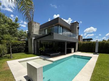 Casa · 350m² · 5 Ambientes · 4 Cocheras · Exclusiva Casa en Venta - Las Tipas Nordelta