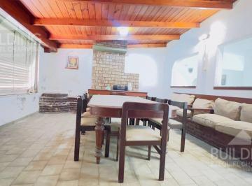 Casa · 240m² · 5 Ambientes · 1 Cochera · Casa Multidestino en Venta en La Plata