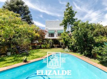 Casa · 245m² · 7 Ambientes · 2 Cocheras · Antartida Argentina y Dr. Bagnati - Casa con Jardín y Pileta - Venta - La Horqueta
