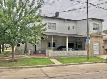 Casa de 4 ambientes, Morón · Casa 4 Ambientes con Cochera en Castelar