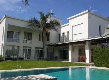Casa · 350m² · 6 Ambientes · 6 Cocheras · Casa en Venta en Mayling Cc, Pilar, 6 Amb con Ascensor