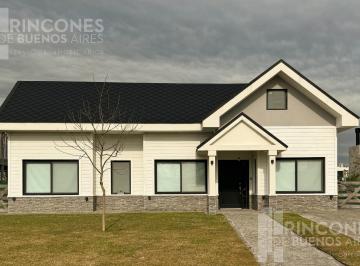 Casa · 192m² · 5 Ambientes · 4 Cocheras · Smart Ranch House en Pb - 5 Ambientes Fondo Libre Única Barrio Playa