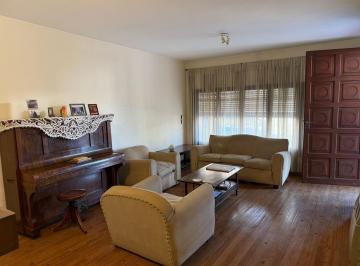 Casa · 240m² · 8 Ambientes · 1 Cochera · Casa 4 Dorm. - Jardin - Cochera - Belgrano Al 100 - Coronel Moldes