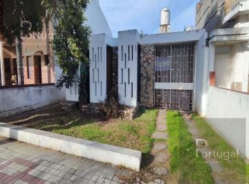 Casa · 144m² · 8 Ambientes · 2 Cocheras · Casa en Bº Los Naranjos