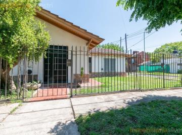 Casa · 96m² · 4 Ambientes · 21a Esquina 473a City Bell - Casa Mas Departamento en Venta
