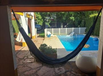Casa · 350m² · 7 Ambientes · 7 Cocheras · Casa Adrogue - Oportunidad!