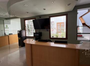 Casa · 648m² · 17 Ambientes · Clinica Sobre Calle 25 de Mayo Al 400, Excelente Estado