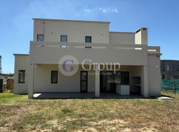 Casa · 122m² · 4 Ambientes · 1 Cochera · Casa en Venta en Santa Elisa, Pilar del Este, Pilar