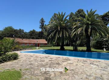 Quinta vacacional · 226m² · 9 Ambientes · Venta Quinta con Dependencia, 2 Quinchos, Pileta y Cancha de Paddle Ideal Inversores - Trujui