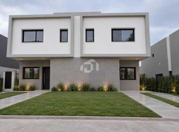 Casa · 121m² · 4 Ambientes · 2 Cocheras · Casa en Venta en Springpark Pilar, Pilar, G. B. a. Zona Norte