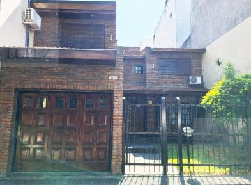 Casa · 155m² · 5 Ambientes · 2 Cocheras · Venta - Casa - 5 Ambientes - Florida - con Pileta y Parrilla