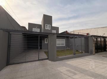 Casa · 317m² · 4 Ambientes · 2 Cocheras · Casa en Venta en Villa Ballester - Lote 8,66 X 36,65 - 4 Ambientes - Cochera Para 2 Autos