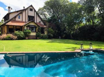 Casa · 713m² · 7 Ambientes · 7 Cocheras · Casa en Venta en Beccar, Vias Libertador, con 1305 m² de Terreno, y 713 m² Cubiertos