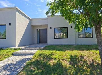 Casa · 181m² · 5 Ambientes · 1 Cochera · Casa en Venta en San Matias - Area 4, San Matias, Escobar