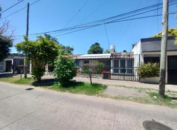 Casa · 109m² · 4 Ambientes · 1 Cochera · Casa en Venta en Barrio Acindar de Dos Dorm. en Rosario Ramon Lista 3700