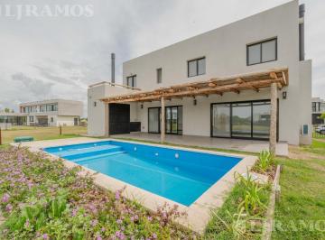 Casa · 187m² · 5 Ambientes · 2 Cocheras · Casa Al Agua en El Naudir Equipada con Electrodomesticos, Gran Oportunidad Mb