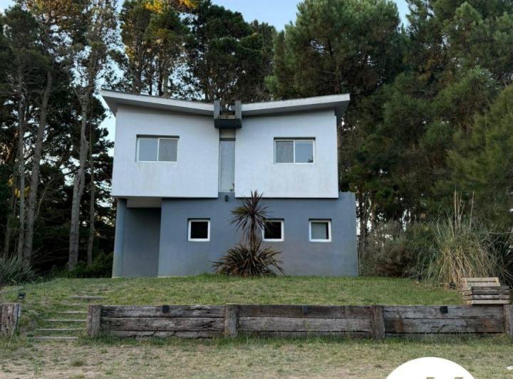 Casa · 200m² · 5 Ambientes